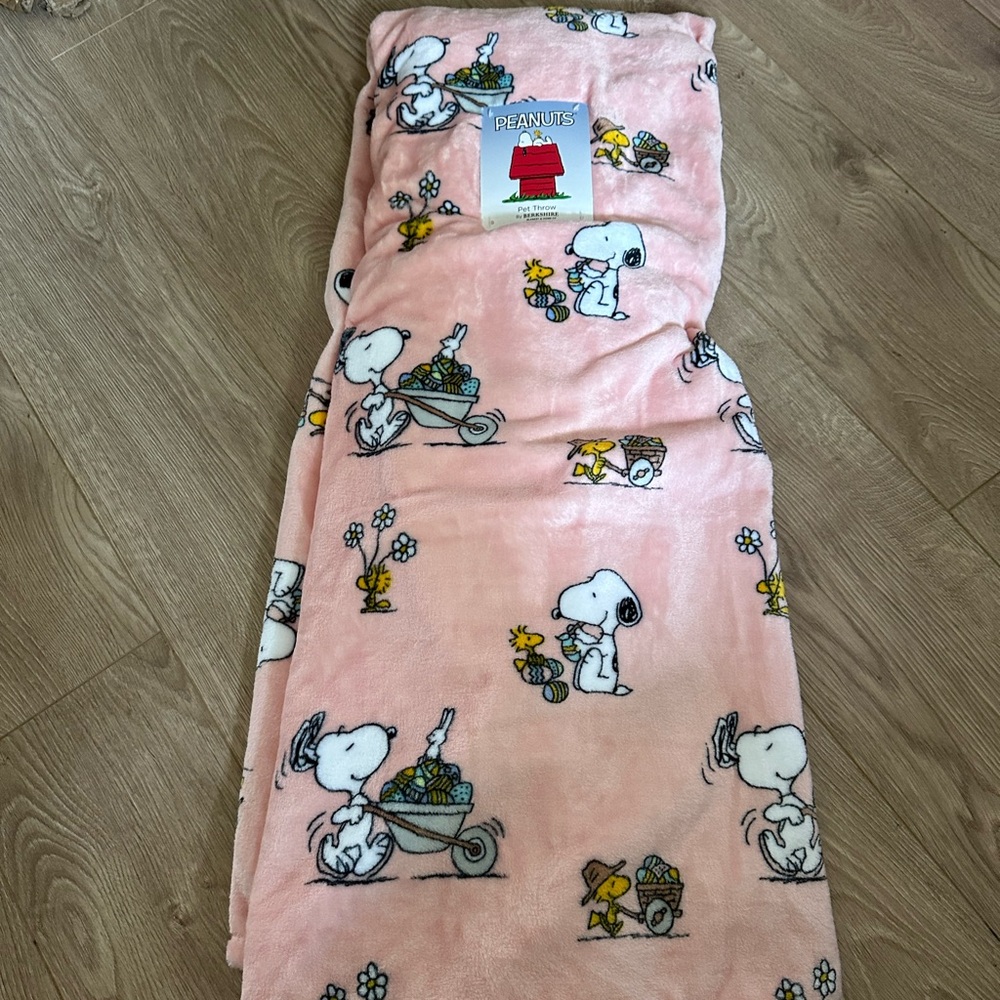 Peanuts Pink Fleece Blanket